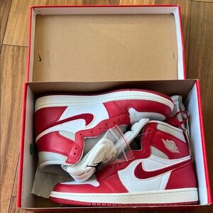 NEW Air Jordan 1 High OG Varsity Red Chenille Swoosh Men’s 9.5 Women’s 11